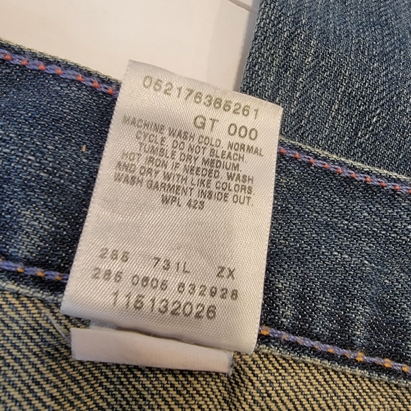 Levi's Limited Edition Distressed Patched Embroidered Boot Cut Jean  Size 9 (34) - Picture 8 of 17